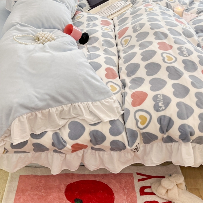 91家纺网 家纺一手货源 找家纺 昔可 2022新款花边牛奶绒四件套 微笑爱心蓝