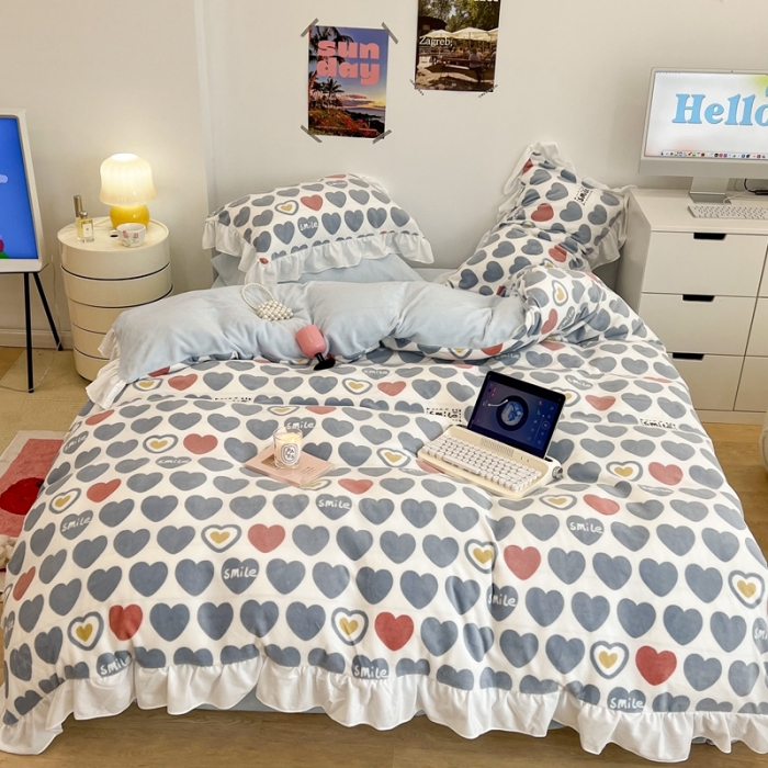 91家纺网 家纺一手货源 找家纺 昔可 2022新款花边牛奶绒四件套 微笑爱心蓝