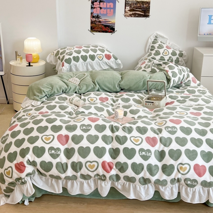 91家纺网 家纺一手货源 找家纺 昔可 2022新款花边牛奶绒四件套 微笑爱心绿