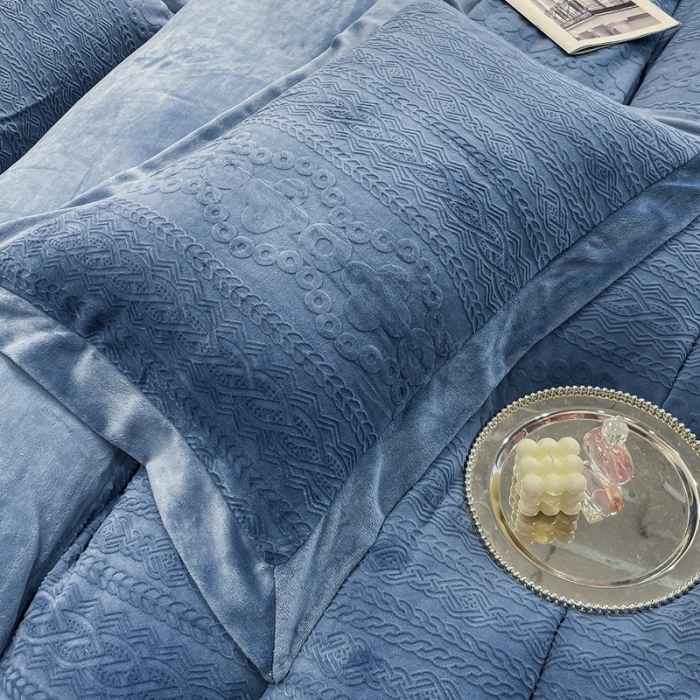 91家纺网 家纺一手货源 找家纺 （总）慕尚 2022新款高克重纯色牛奶绒剪花雕花四件套