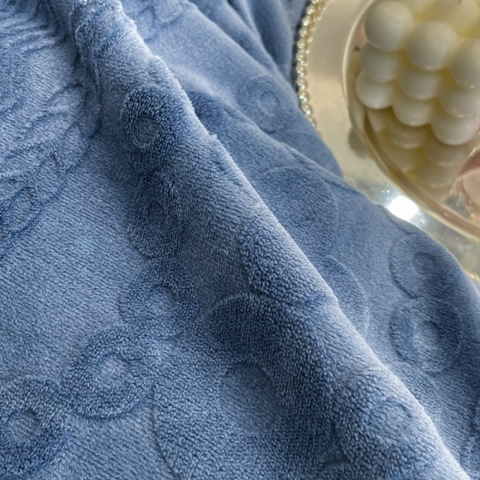 91家纺网 家纺一手货源 找家纺 （总）慕尚 2022新款高克重纯色牛奶绒剪花雕花四件套