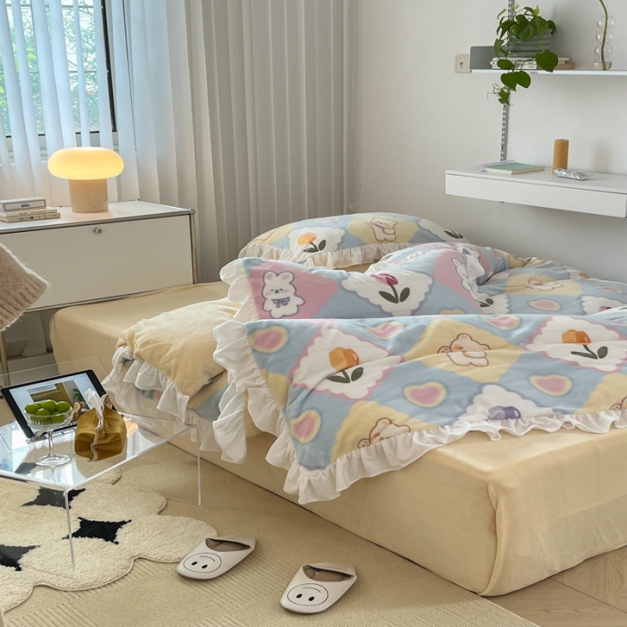 91家纺网 家纺一手货源 找家纺 昔可 2022新款花边牛奶绒四件套 爱心菱格兔