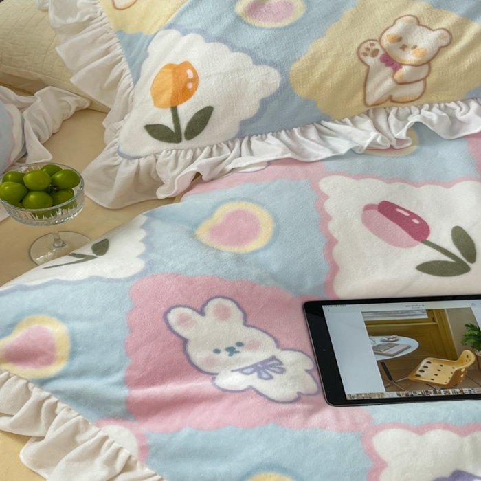 91家纺网 家纺一手货源 找家纺 昔可 2022新款花边牛奶绒四件套 爱心菱格兔