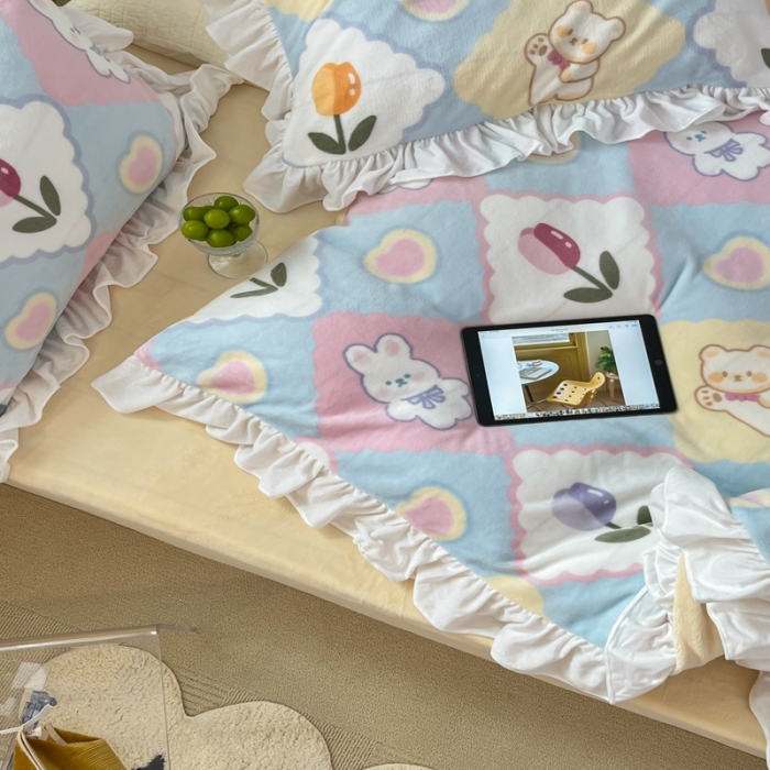 91家纺网 家纺一手货源 找家纺 昔可 2022新款花边牛奶绒四件套 爱心菱格兔