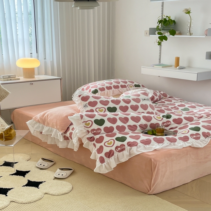 91家纺网 家纺一手货源 找家纺 昔可 2022新款花边牛奶绒四件套 爱心微笑粉