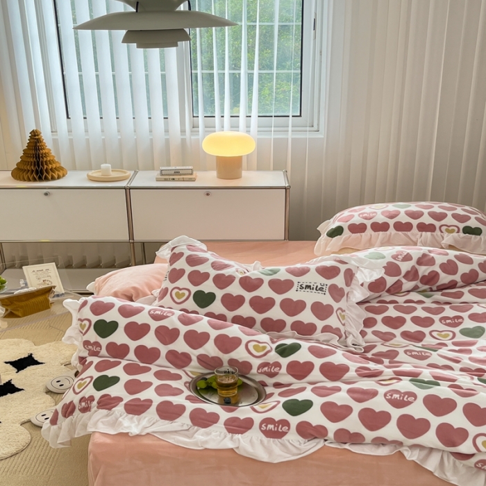 91家纺网 家纺一手货源 找家纺 昔可 2022新款花边牛奶绒四件套 爱心微笑粉