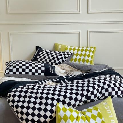 91家纺网 家纺一手货源 找家纺 旷野 2022新款230g牛奶绒拼接+刺绣四件套 小幸运黑