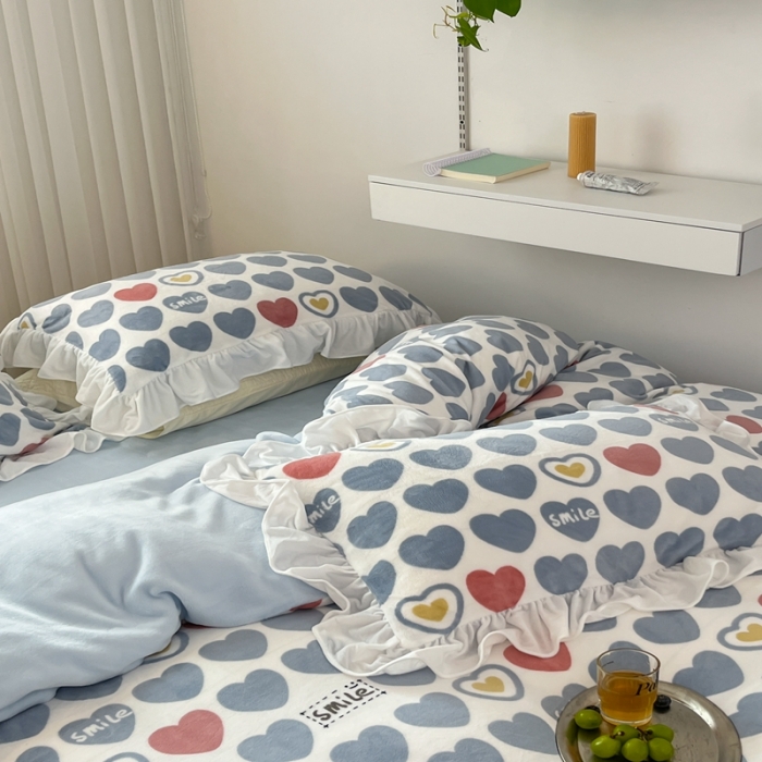 91家纺网 家纺一手货源 找家纺 昔可 2022新款花边牛奶绒四件套 爱心微笑蓝