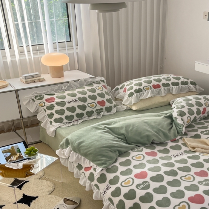 91家纺网 家纺一手货源 找家纺 昔可 2022新款花边牛奶绒四件套 爱心微笑绿
