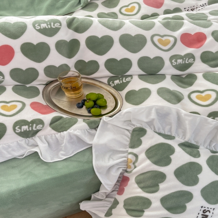 91家纺网 家纺一手货源 找家纺 昔可 2022新款花边牛奶绒四件套 爱心微笑绿