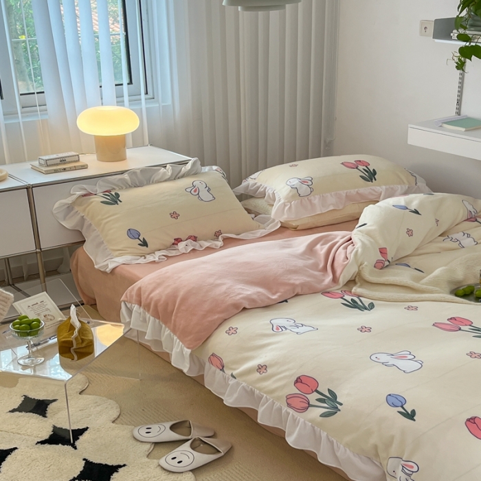 91家纺网 家纺一手货源 找家纺 昔可 2022新款花边牛奶绒四件套 粉粉郁金兔