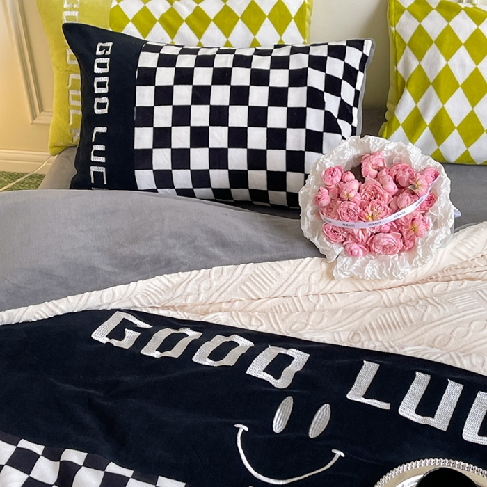 91家纺网 家纺一手货源 找家纺 （总）旷野 2022新款230g牛奶绒拼接+刺绣四件套