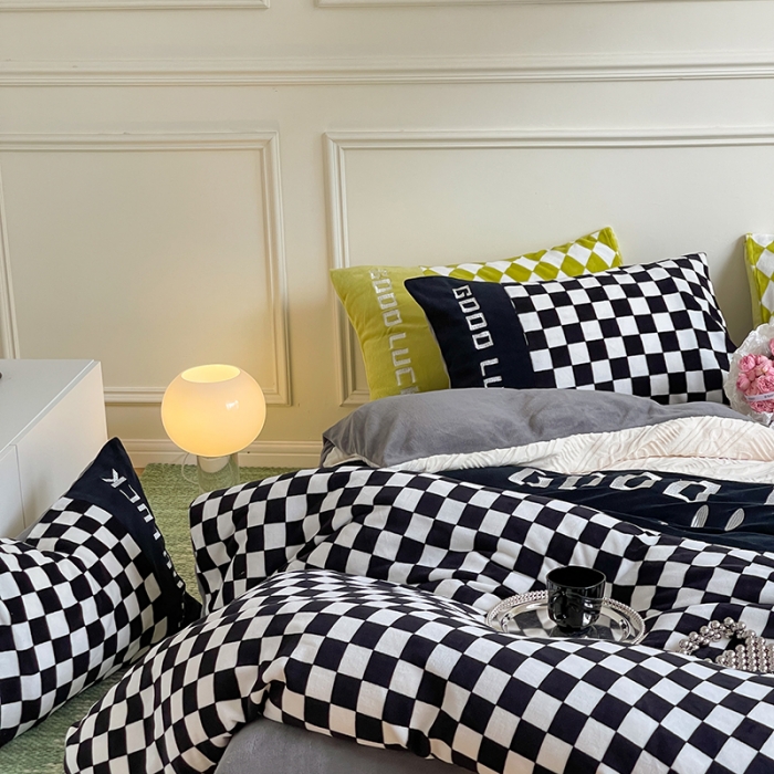 91家纺网 家纺一手货源 找家纺 （总）旷野 2022新款230g牛奶绒拼接+刺绣四件套