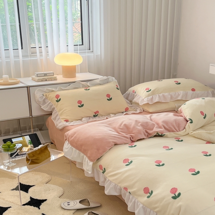 91家纺网 家纺一手货源 找家纺 昔可 2022新款花边牛奶绒四件套 粉嫩小郁金