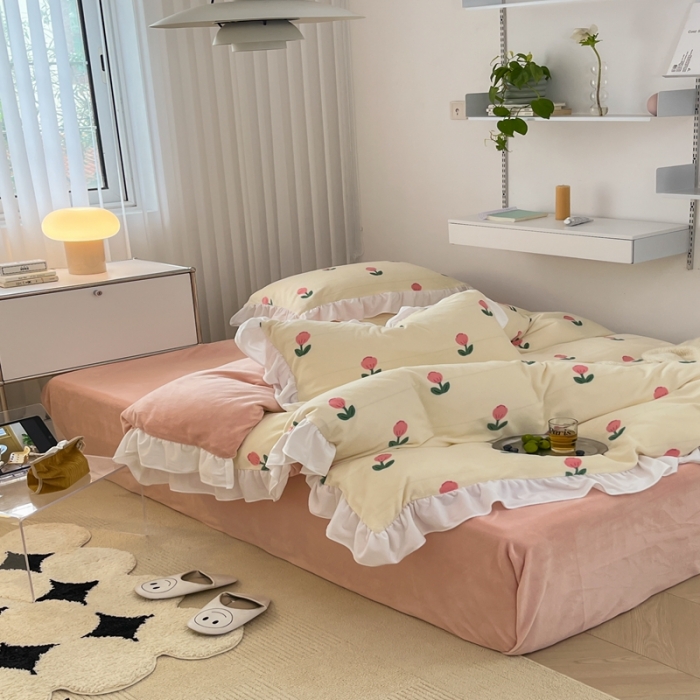 91家纺网 家纺一手货源 找家纺 昔可 2022新款花边牛奶绒四件套 粉嫩小郁金