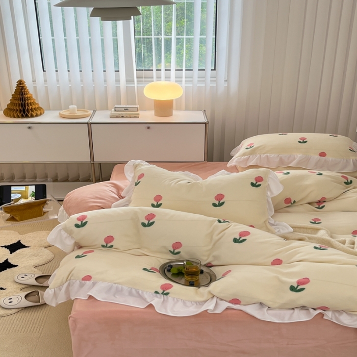 91家纺网 家纺一手货源 找家纺 昔可 2022新款花边牛奶绒四件套 粉嫩小郁金