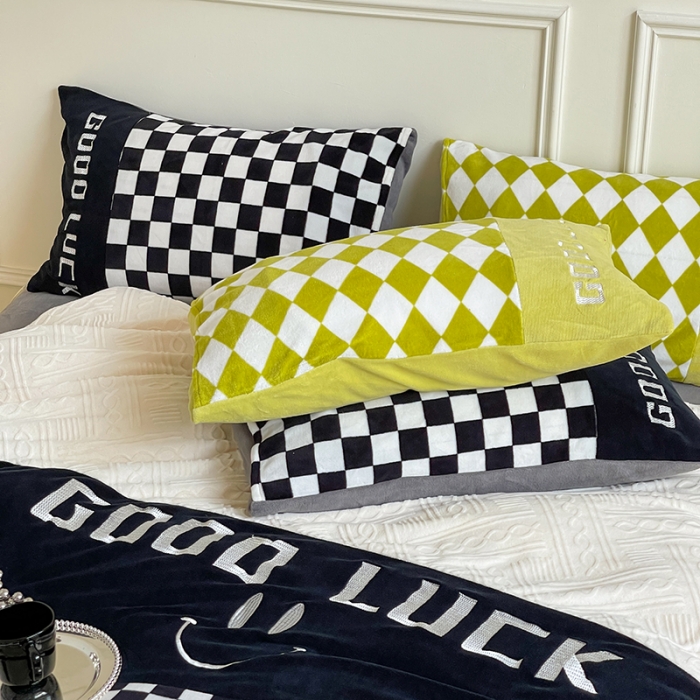 91家纺网 家纺一手货源 找家纺 旷野 2022新款230g牛奶绒拼接+刺绣四件套 小幸运黑