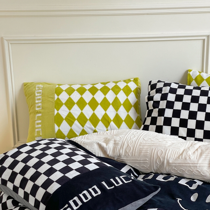 91家纺网 家纺一手货源 找家纺 旷野 2022新款230g牛奶绒拼接+刺绣四件套 小幸运黑