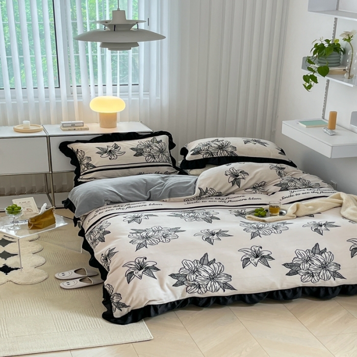 91家纺网 家纺一手货源 找家纺 昔可 2022新款花边牛奶绒四件套 复古黑花