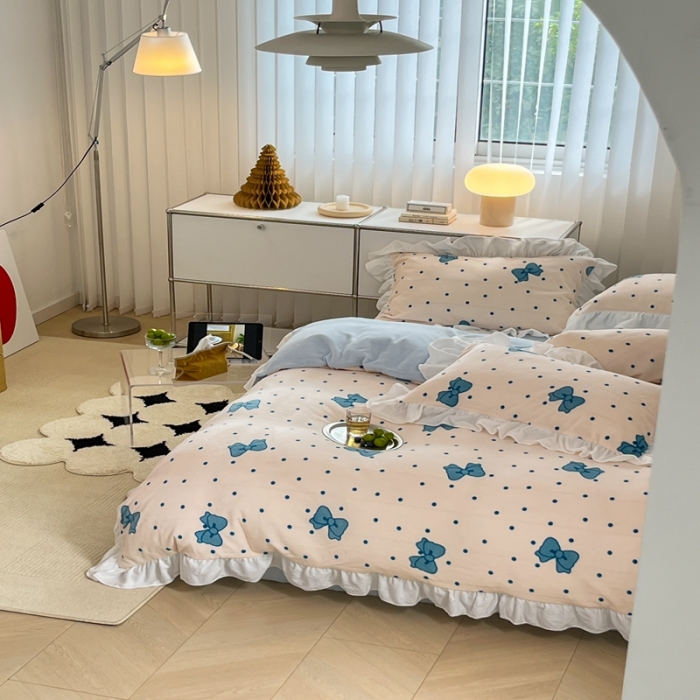 91家纺网 家纺一手货源 找家纺 昔可 2022新款花边牛奶绒四件套 蓝波点蝴蝶结