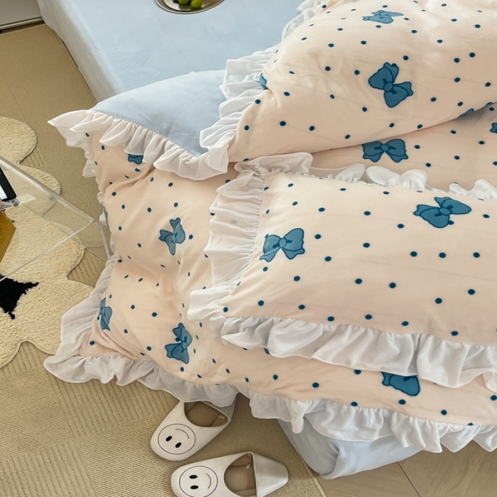 91家纺网 家纺一手货源 找家纺 昔可 2022新款花边牛奶绒四件套 蓝波点蝴蝶结