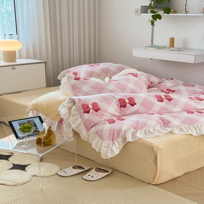 91家纺网 家纺一手货源 找家纺 昔可 2022新款花边牛奶绒四件套 菱格蝴蝶结粉