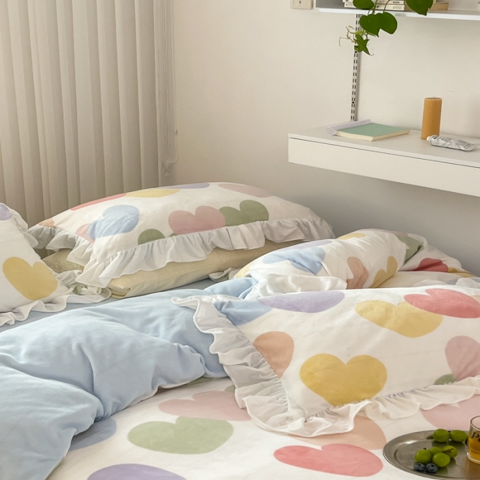 91家纺网 家纺一手货源 找家纺 昔可 2022新款花边牛奶绒四件套 七彩爱心