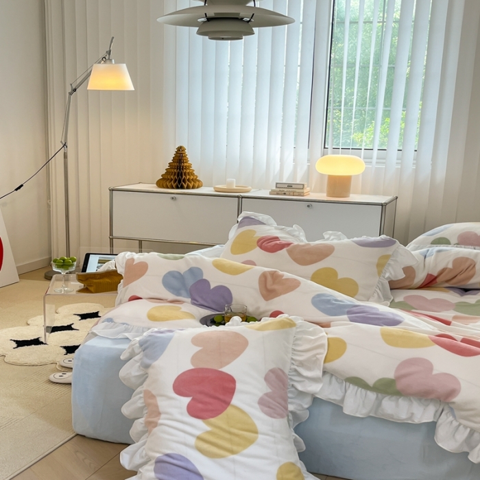 91家纺网 家纺一手货源 找家纺 昔可 2022新款花边牛奶绒四件套 七彩爱心