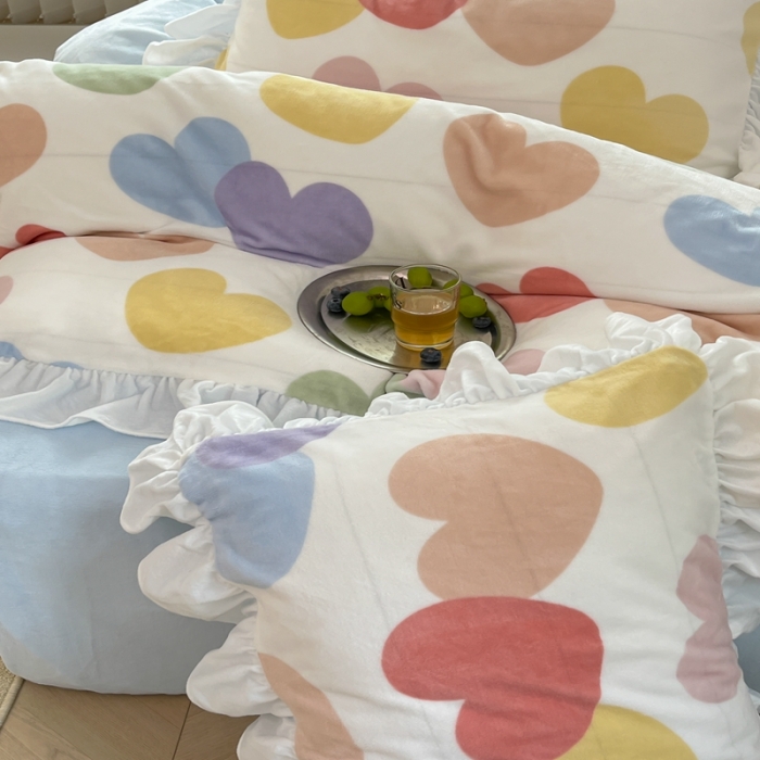 91家纺网 家纺一手货源 找家纺 昔可 2022新款花边牛奶绒四件套 七彩爱心