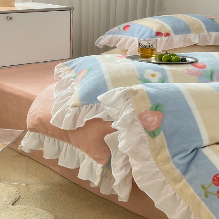 91家纺网 家纺一手货源 找家纺 昔可 2022新款花边牛奶绒四件套 竖条玫瑰花