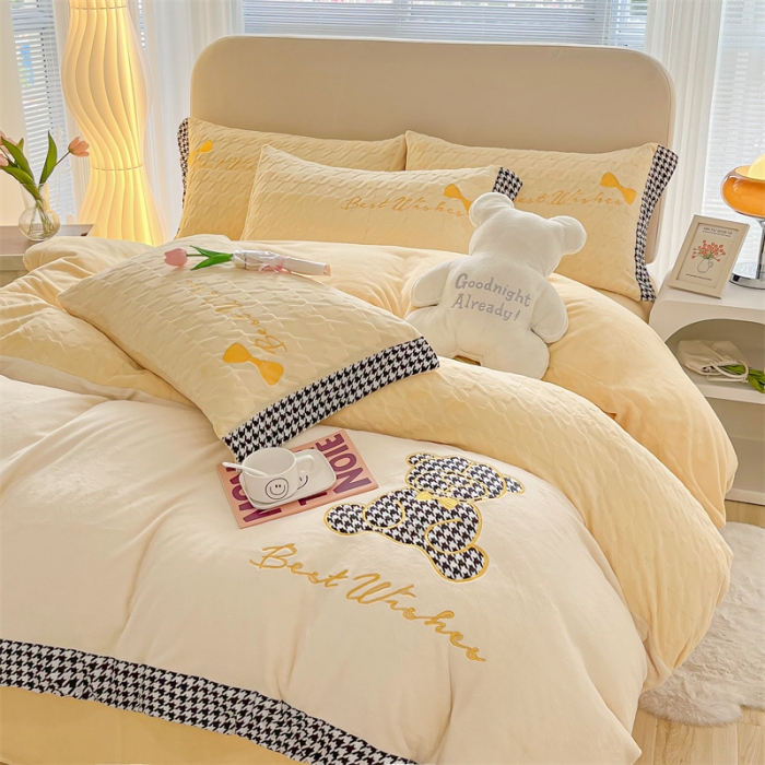 91家纺网 家纺一手货源 找家纺 （总）吾秀 2022 元气熊刺绣牛奶绒四件套 绣花四件套