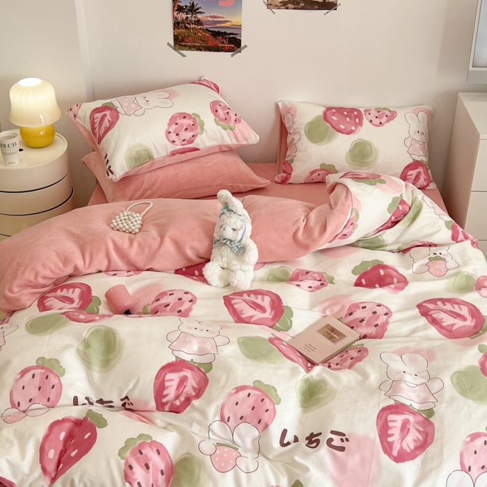 91家纺网 家纺一手货源 找家纺 昔可 2022新款梦幻公主风系列棉加绒印花四件套莓莓兔