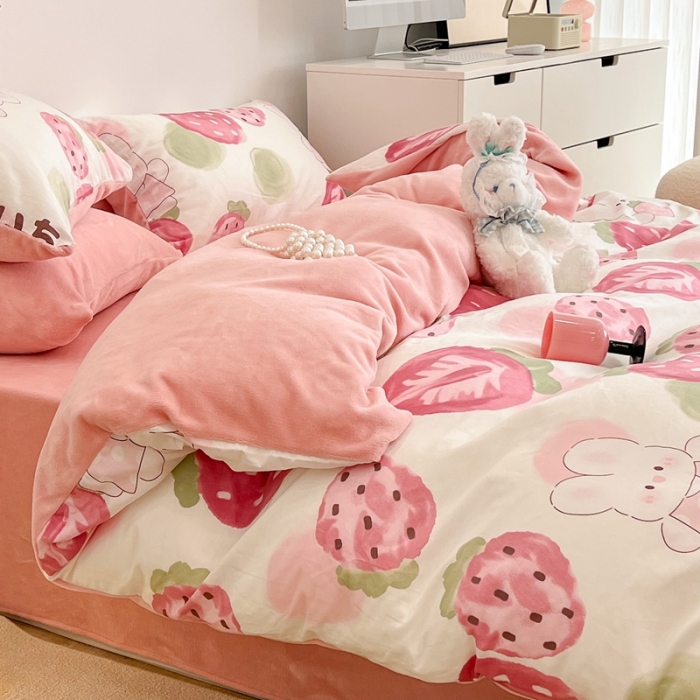 91家纺网 家纺一手货源 找家纺 昔可 2022新款梦幻公主风系列棉加绒印花四件套莓莓兔