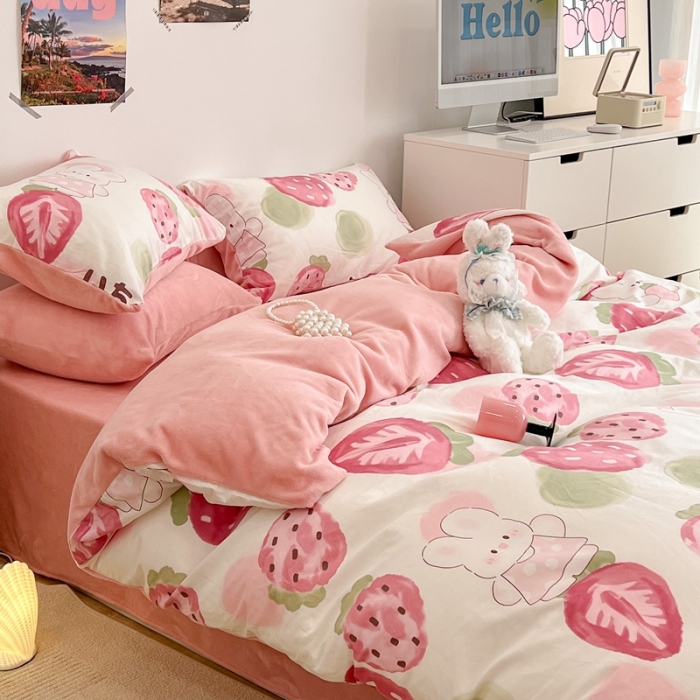 91家纺网 家纺一手货源 找家纺 昔可 2022新款梦幻公主风系列棉加绒印花四件套莓莓兔