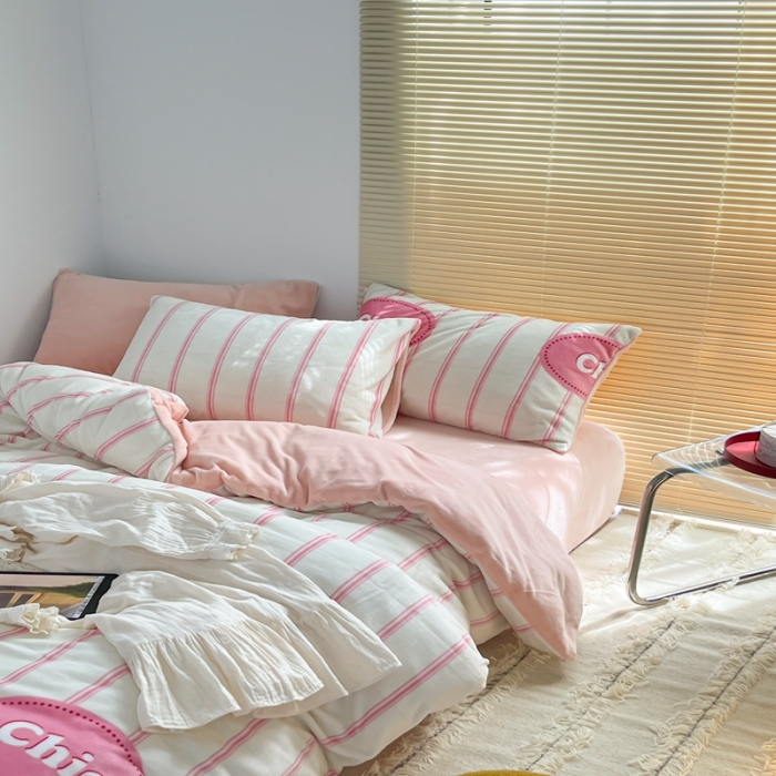 91家纺网 家纺一手货源 找家纺 昔可 2022新款简约条纹系列牛奶绒四件套 chic条纹粉