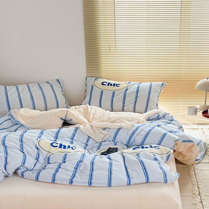 91家纺网 家纺一手货源 找家纺 昔可 2022新款简约条纹系列牛奶绒四件套 chic条纹蓝