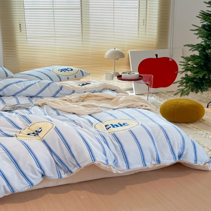 91家纺网 家纺一手货源 找家纺 昔可 2022新款简约条纹系列牛奶绒四件套 chic条纹蓝