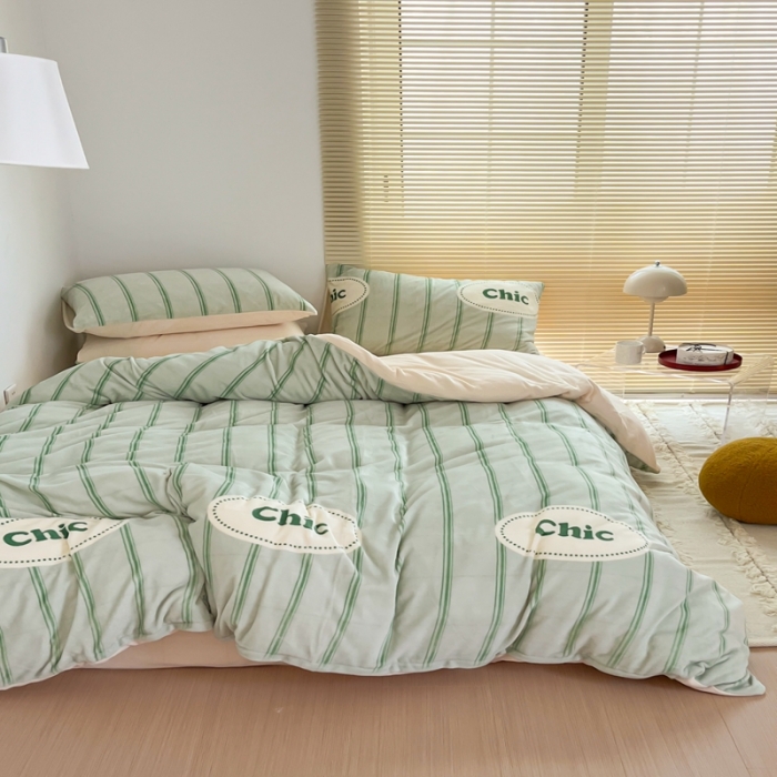 91家纺网 家纺一手货源 找家纺 昔可 2022新款简约条纹系列牛奶绒四件套 chic条纹绿