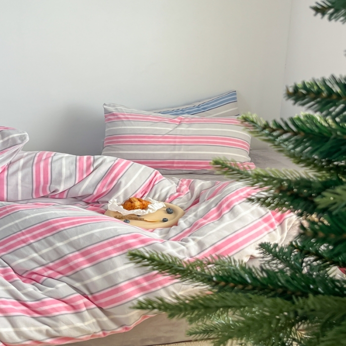 91家纺网 家纺一手货源 找家纺 昔可 2022新款简约条纹系列牛奶绒四件套 粉竖条