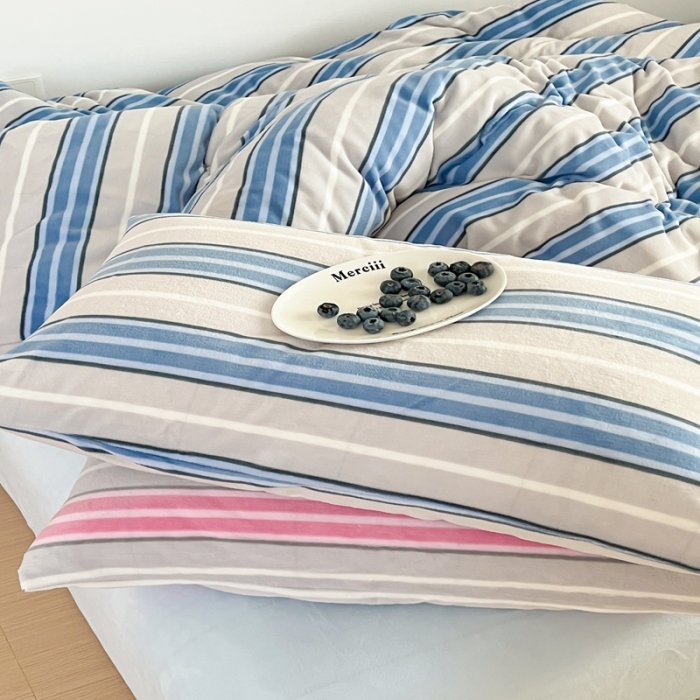91家纺网 家纺一手货源 找家纺 昔可 2022新款简约条纹系列牛奶绒四件套 蓝竖条