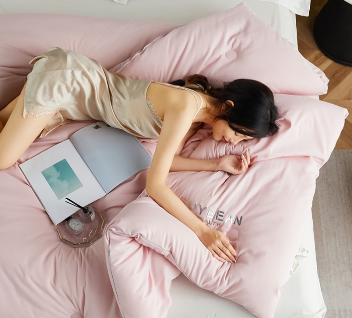 91家纺网 家纺一手货源 找家纺 丽卡家纺2023新款豆满满春秋被 豆满满-豆沙粉