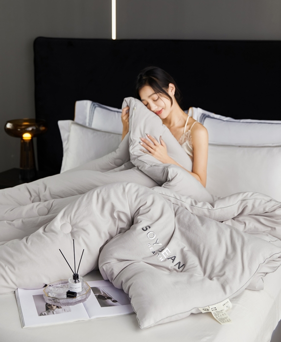 91家纺网 家纺一手货源 找家纺 丽卡家纺2023新款豆满满春秋被 豆满满-高级灰