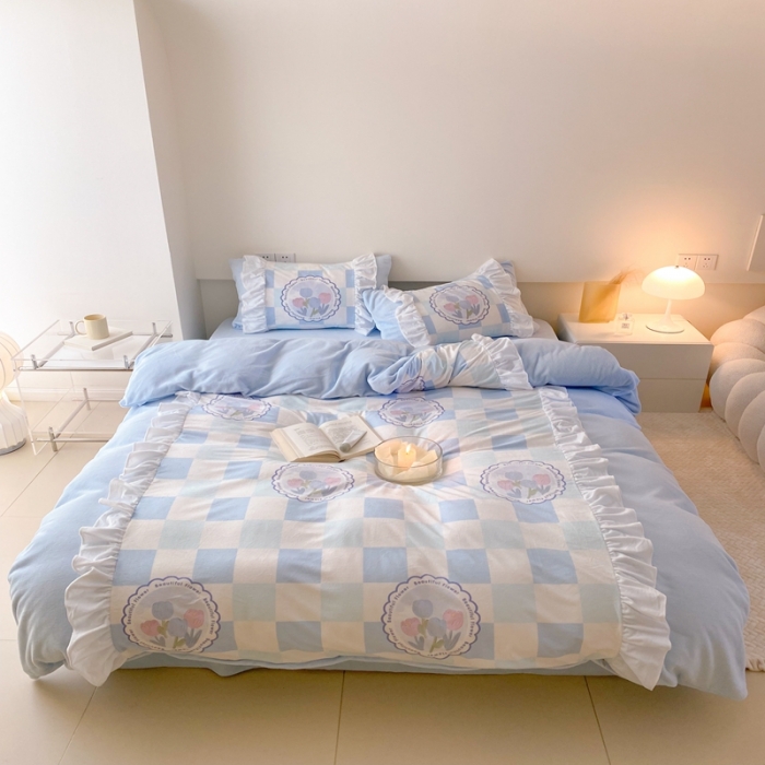 91家纺网 家纺一手货源 找家纺 昔可 2022新款数码印花花边款牛奶绒四件套 蓝棋盘郁金