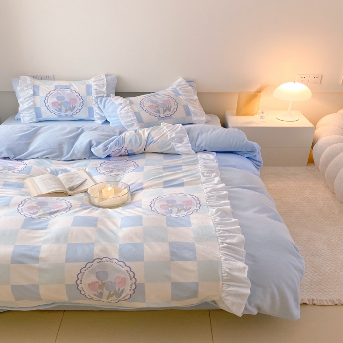 91家纺网 家纺一手货源 找家纺 昔可 2022新款数码印花花边款牛奶绒四件套 蓝棋盘郁金