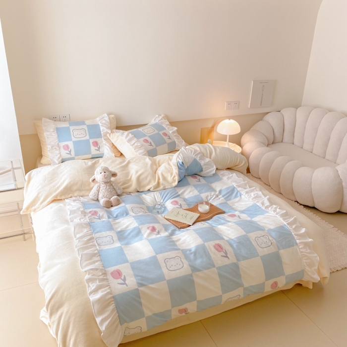 91家纺网 家纺一手货源 找家纺 昔可 2022新款数码印花花边款牛奶绒四件套 棋盘萌物