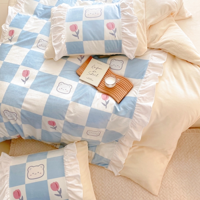 91家纺网 家纺一手货源 找家纺 昔可 2022新款数码印花花边款牛奶绒四件套 棋盘萌物