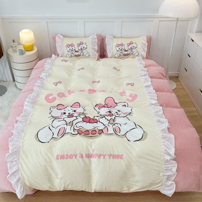 91家纺网 家纺一手货源 找家纺 昔可 2022新款数码印花花边款牛奶绒四件套 蛋糕猫咪