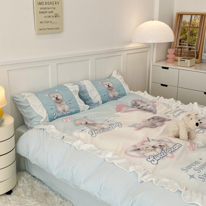 91家纺网 家纺一手货源 找家纺 昔可 2022新款数码印花花边款牛奶绒四件套 蓝底小奶狗