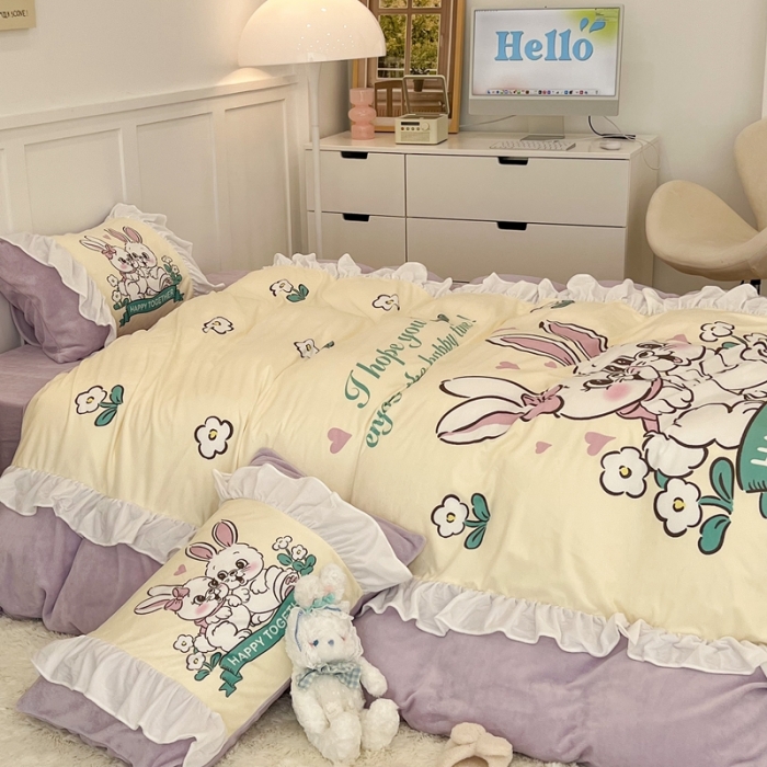 91家纺网 家纺一手货源 找家纺 昔可 2022新款数码印花花边款牛奶绒四件套 萌萌兔兔