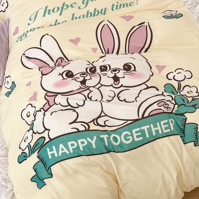 91家纺网 家纺一手货源 找家纺 昔可 2022新款数码印花花边款牛奶绒四件套 萌萌兔兔